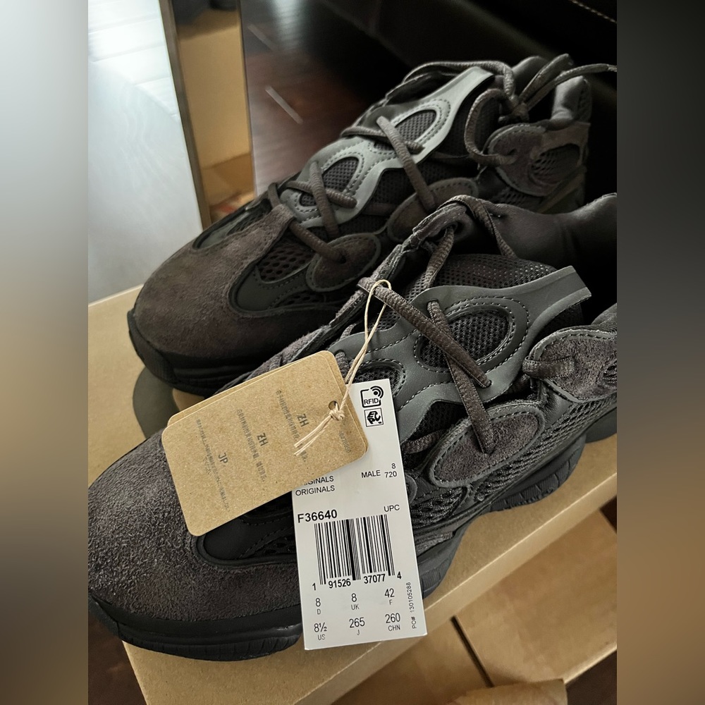 Brand NW/ Tags Yeezy 500 Utility Black.
From Yeezys Last Drop Ever on Confirmed.